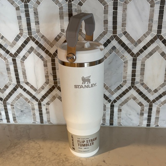 NWT Stanley White and Gray Flip Straw Tumbler - Picture 1 of 4